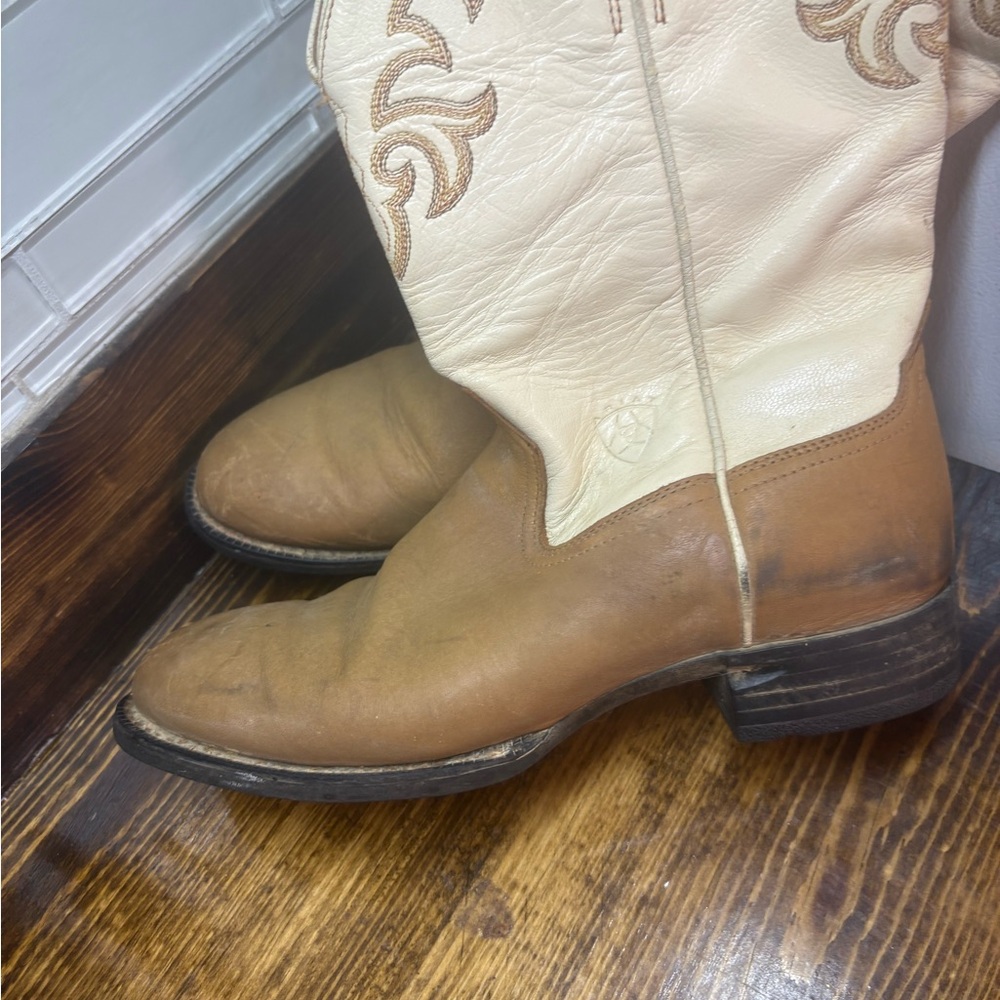 Ariat Tan‎ And Cream Cowboy Boots Size 7.5 B - Picture 2 of 9
